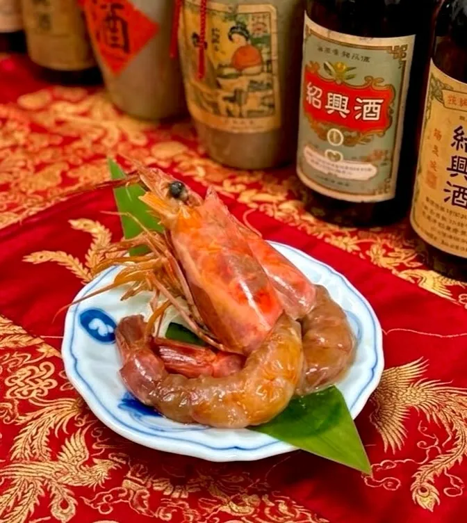 紹興酒の芳醇な香りがじんわり染み込んだ「酔っ払い海老」